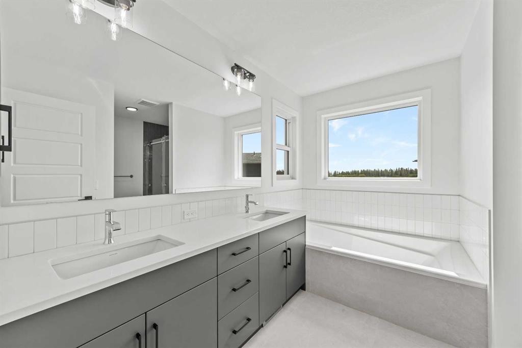 37 Sora Gardens Se, Calgary, AB - Indoor Photo Showing Bathroom