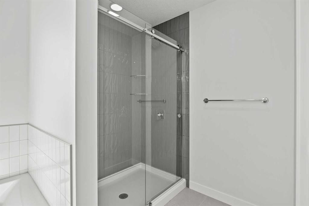 37 Sora Gardens Se, Calgary, AB - Indoor Photo Showing Bathroom