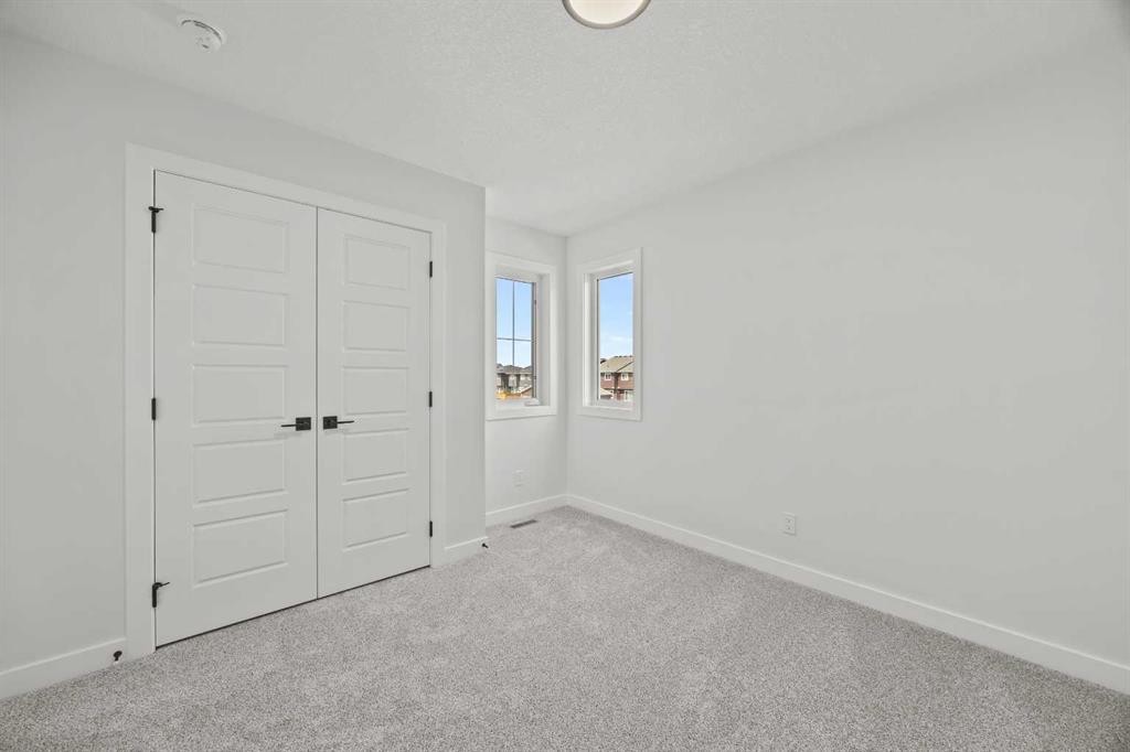 37 Sora Gardens Se, Calgary, AB - Indoor Photo Showing Other Room