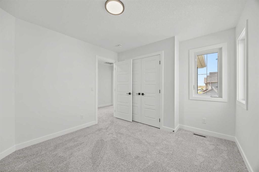 37 Sora Gardens Se, Calgary, AB - Indoor Photo Showing Other Room