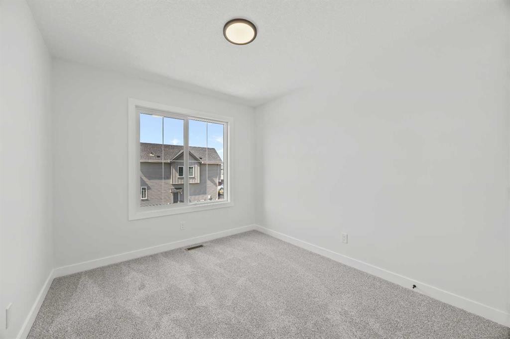 37 Sora Gardens Se, Calgary, AB - Indoor Photo Showing Other Room