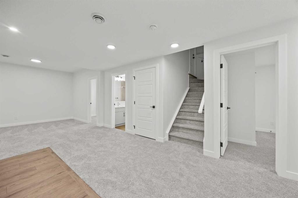 37 Sora Gardens Se, Calgary, AB - Indoor Photo Showing Other Room