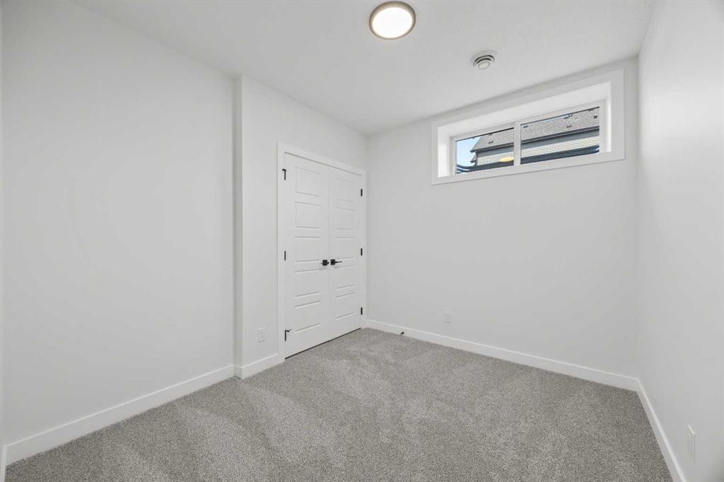37 Sora Gardens Se, Calgary, AB - Indoor Photo Showing Other Room