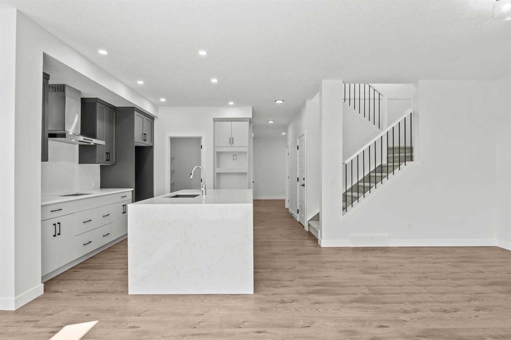 37 Sora Gardens Se, Calgary, AB - Indoor Photo Showing Kitchen