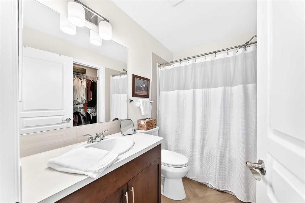 56 Cranarch Road Se, Calgary, AB - Indoor Photo Showing Bathroom