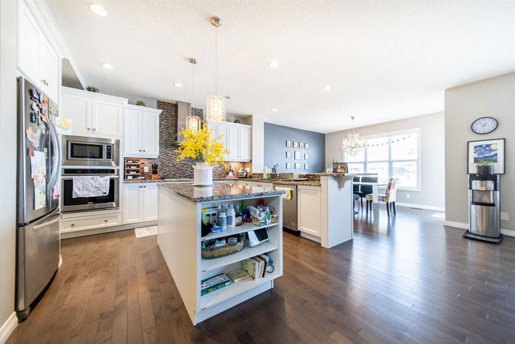 98 Mahogany Passage Se, Calgary, AB - Indoor Photo Showing Kitchen With Stainless Steel Kitchen With Upgraded Kitchen