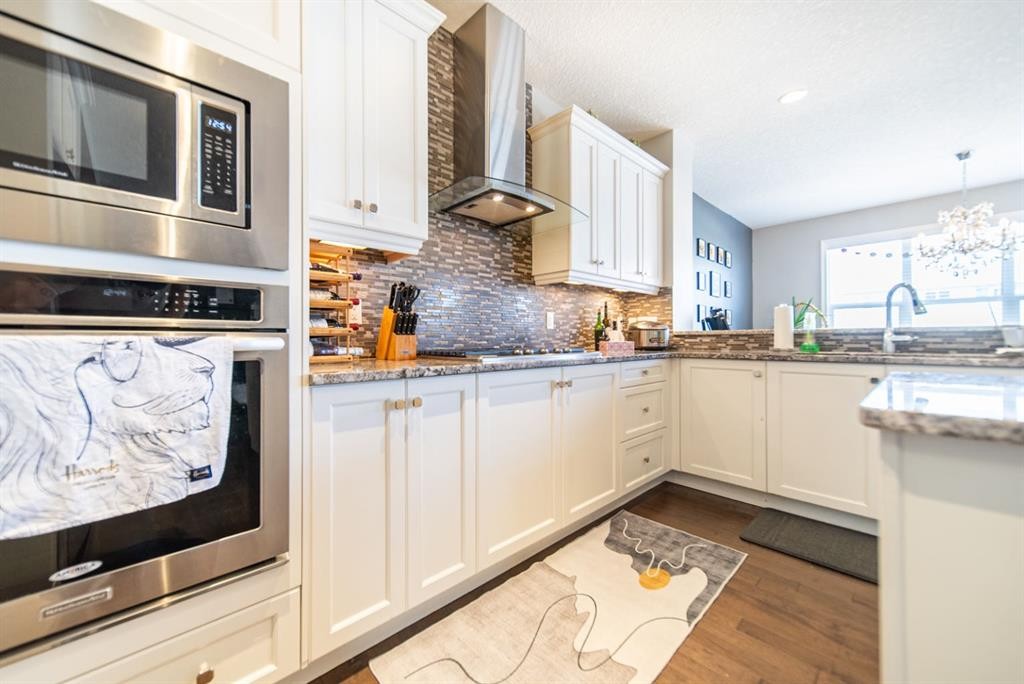 98 Mahogany Passage Se, Calgary, AB - Indoor Photo Showing Kitchen With Upgraded Kitchen