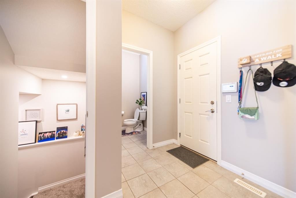98 Mahogany Passage Se, Calgary, AB - Indoor Photo Showing Other Room
