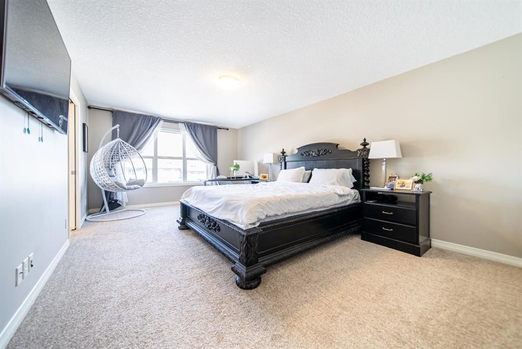 98 Mahogany Passage Se, Calgary, AB - Indoor Photo Showing Bedroom