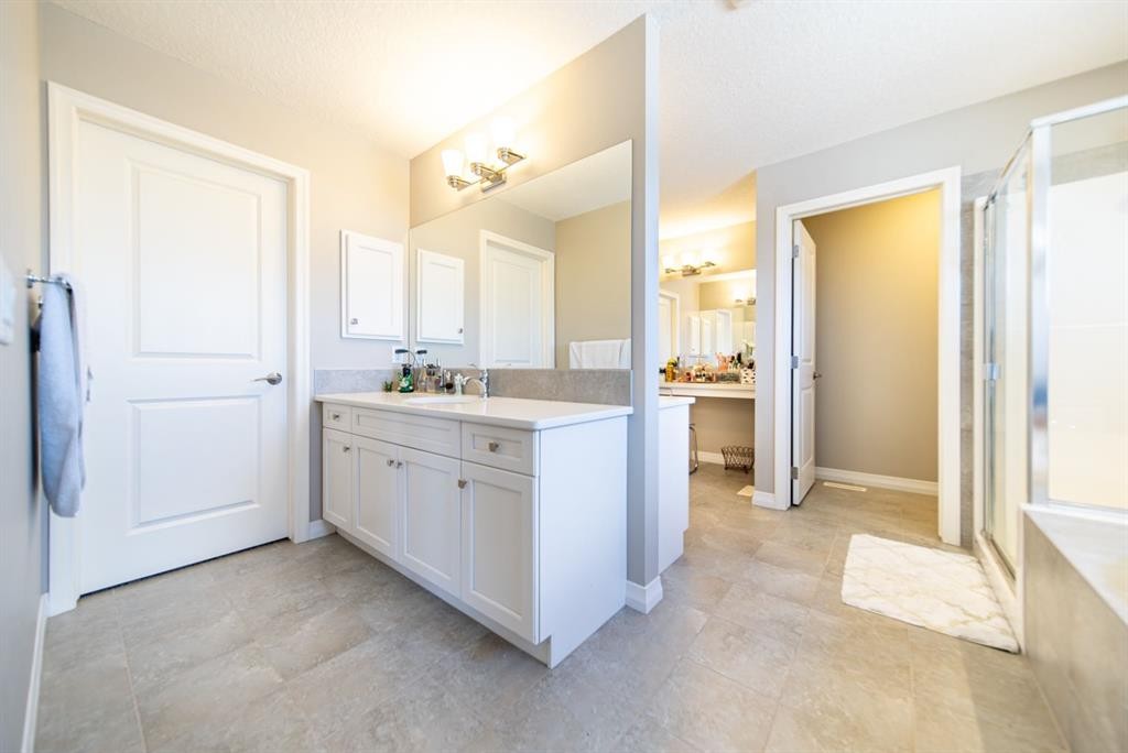 98 Mahogany Passage Se, Calgary, AB - Indoor Photo Showing Bathroom