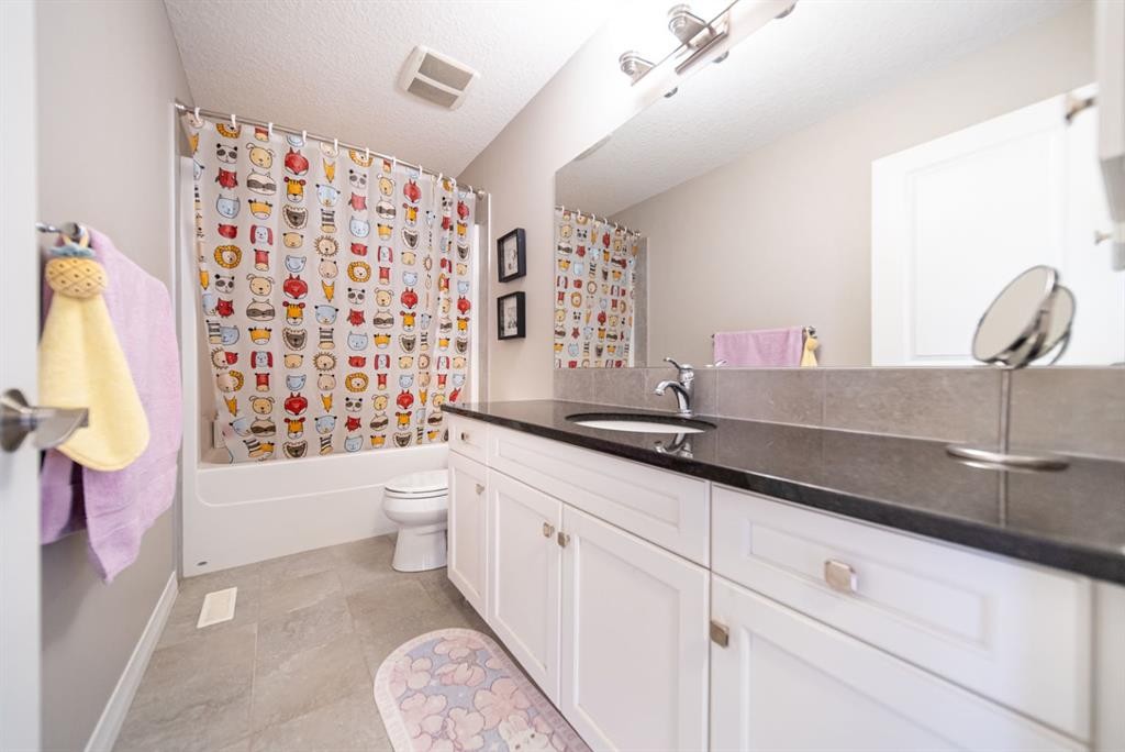 98 Mahogany Passage Se, Calgary, AB - Indoor Photo Showing Bathroom