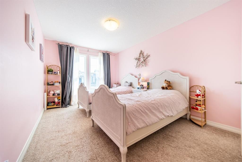 98 Mahogany Passage Se, Calgary, AB - Indoor Photo Showing Bedroom