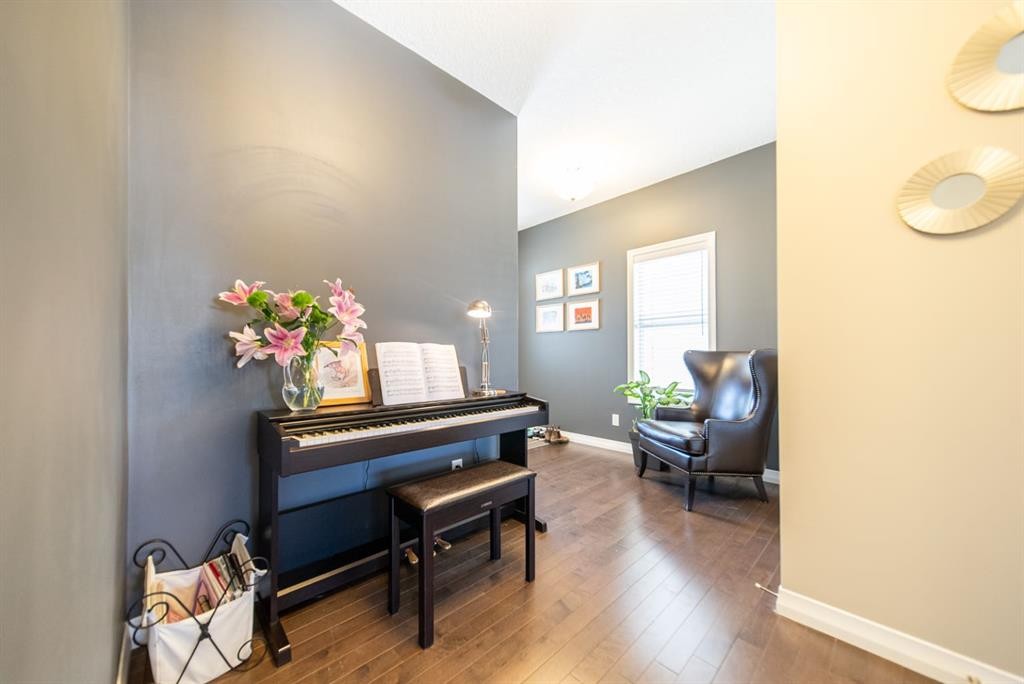 98 Mahogany Passage Se, Calgary, AB - Indoor Photo Showing Other Room