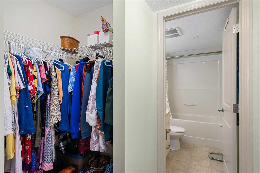 208-304 Cranberry Park Se, Calgary, AB - Indoor With Storage