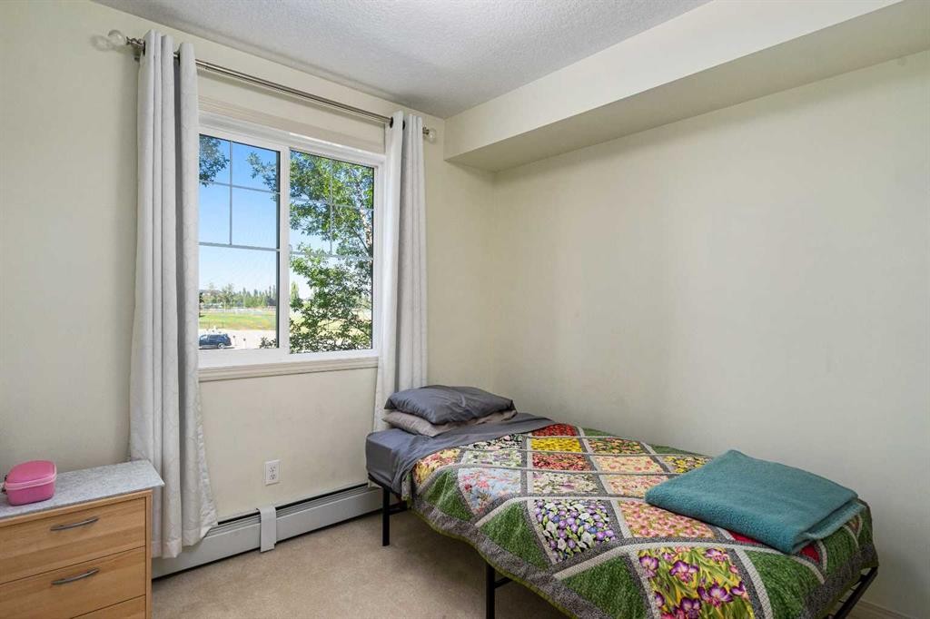 208-304 Cranberry Park Se, Calgary, AB - Indoor Photo Showing Bedroom