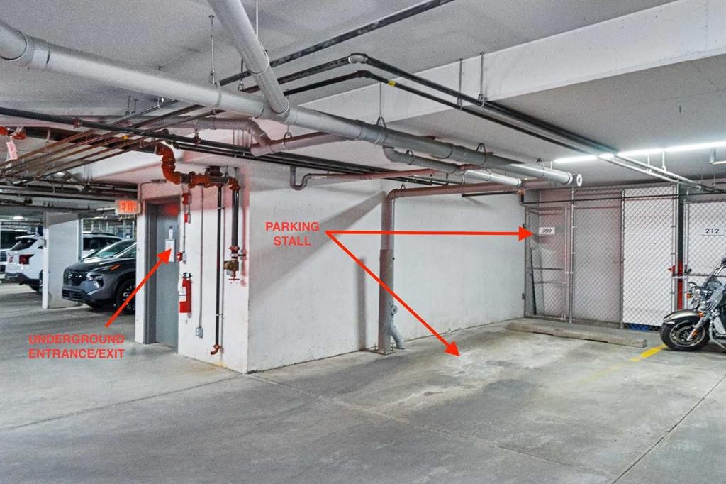 208-304 Cranberry Park Se, Calgary, AB - Indoor Photo Showing Garage