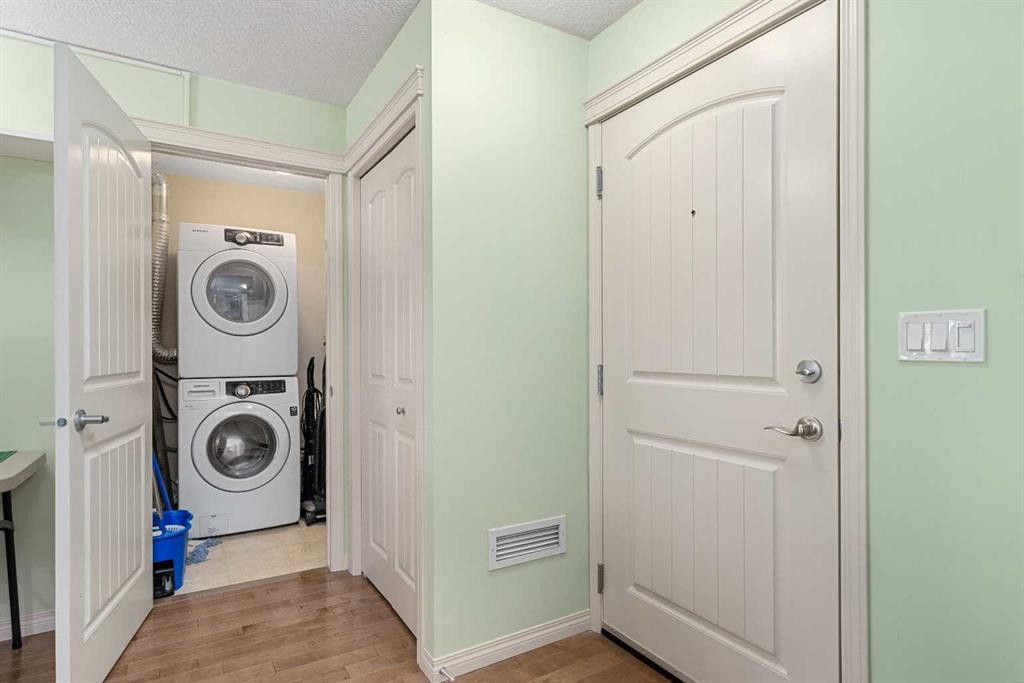 208-304 Cranberry Park Se, Calgary, AB - Indoor Photo Showing Laundry Room