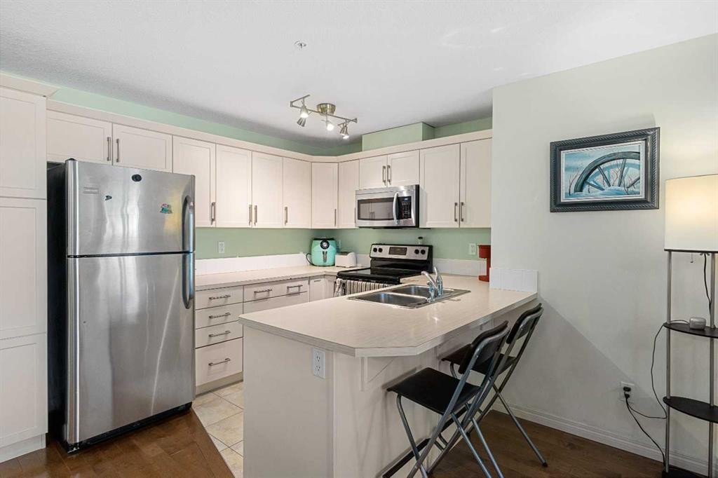 208-304 Cranberry Park Se, Calgary, AB - Indoor Photo Showing Kitchen With Double Sink