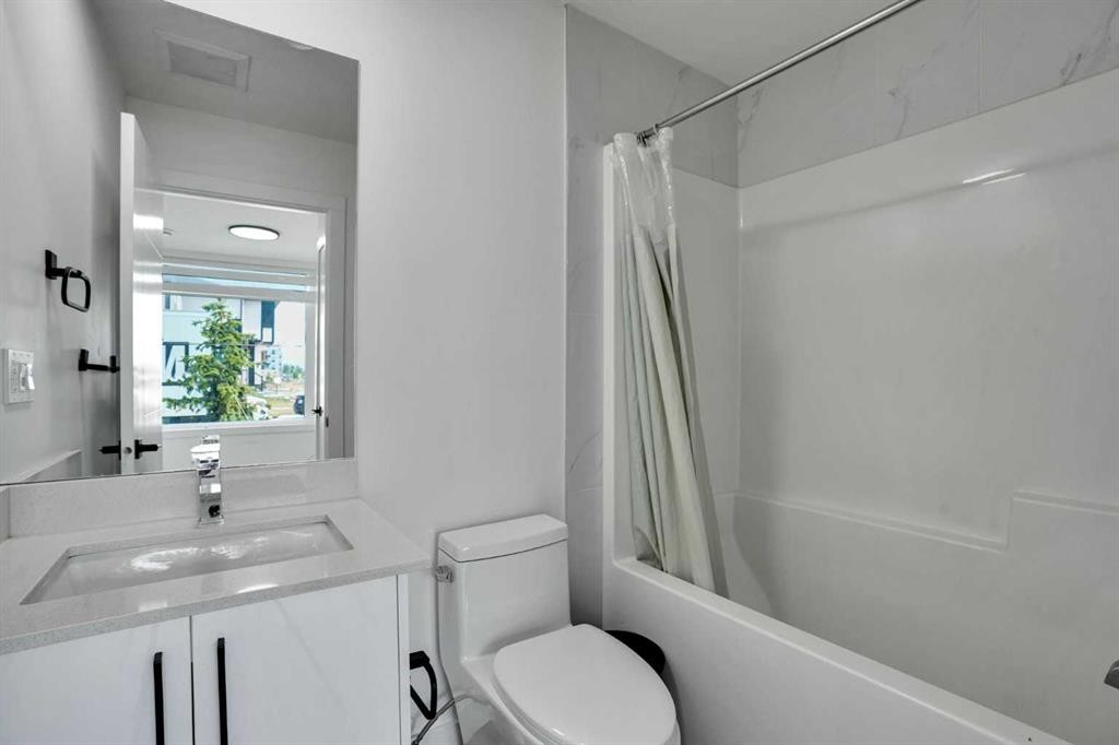 241 Saddlepeace Crescent Ne, Calgary, AB - Indoor Photo Showing Bathroom
