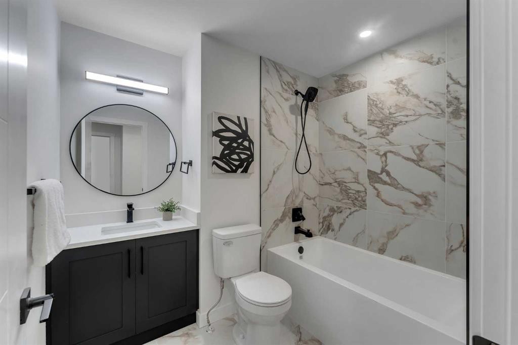 104 Oakmoor Place Sw, Calgary, AB - Indoor Photo Showing Bathroom