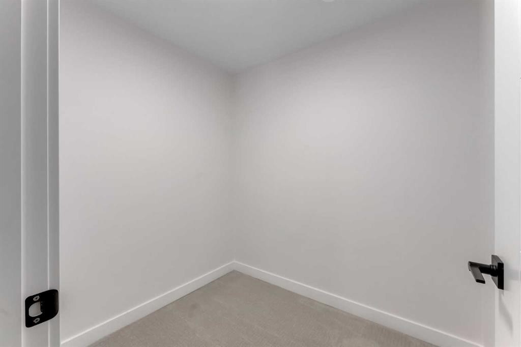 104 Oakmoor Place Sw, Calgary, AB - Indoor Photo Showing Other Room