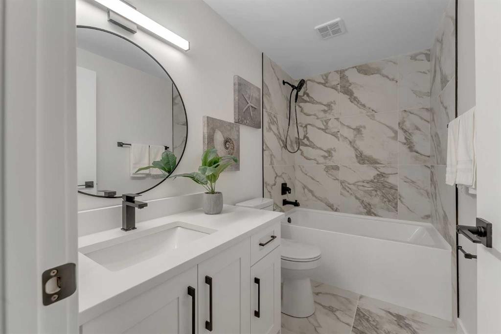 104 Oakmoor Place Sw, Calgary, AB - Indoor Photo Showing Bathroom