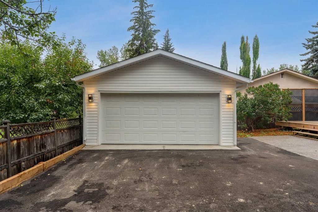104 Oakmoor Place Sw, Calgary, AB - Outdoor With Exterior