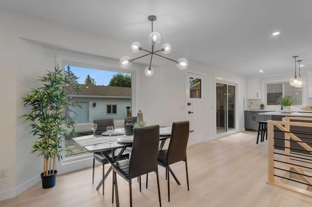 104 Oakmoor Place Sw, Calgary, AB - Indoor Photo Showing Dining Room