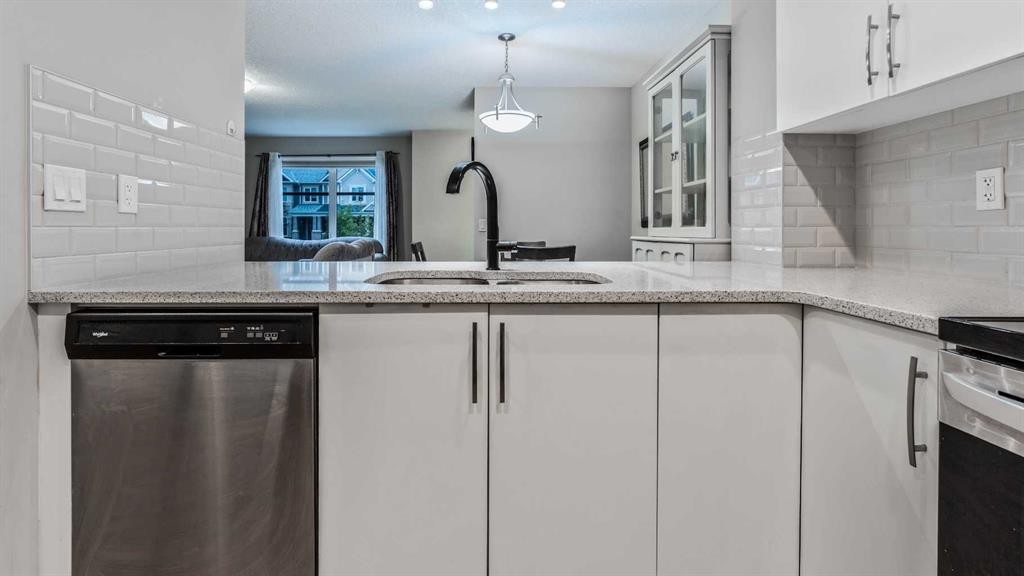 245 Cityscape Boulevard Ne, Calgary, AB - Indoor Photo Showing Kitchen With Upgraded Kitchen
