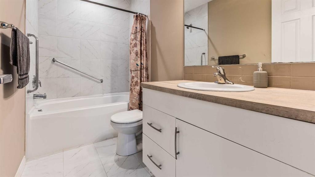 245 Cityscape Boulevard Ne, Calgary, AB - Indoor Photo Showing Bathroom
