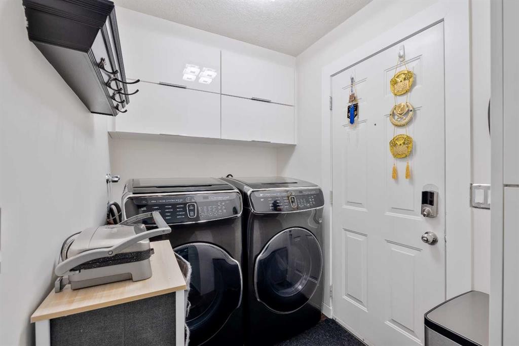 124 Whiteside Crescent Ne, Calgary, AB - Indoor Photo Showing Laundry Room