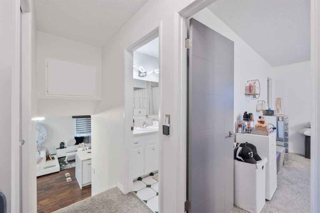 124 Whiteside Crescent Ne, Calgary, AB - Indoor