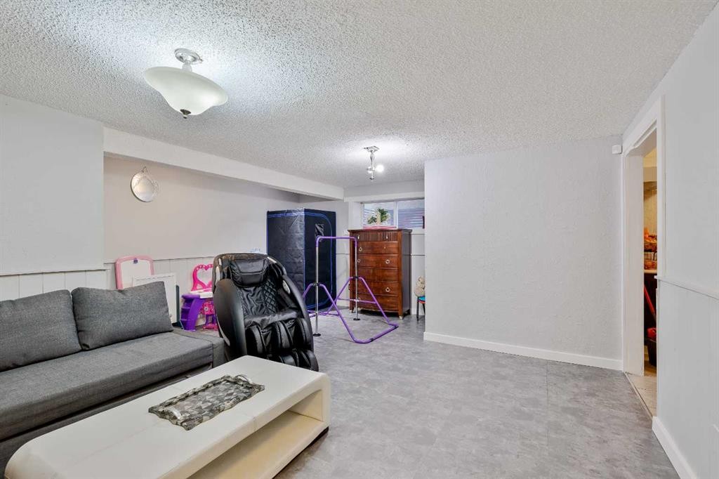 124 Whiteside Crescent Ne, Calgary, AB - Indoor
