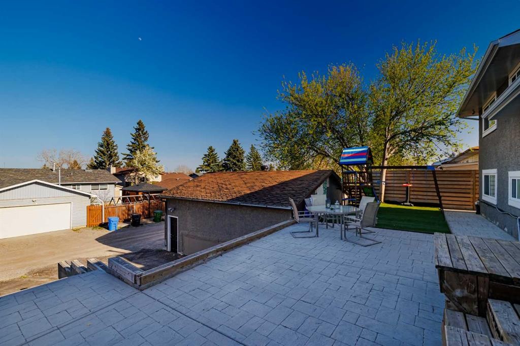 124 Whiteside Crescent Ne, Calgary, AB - Outdoor