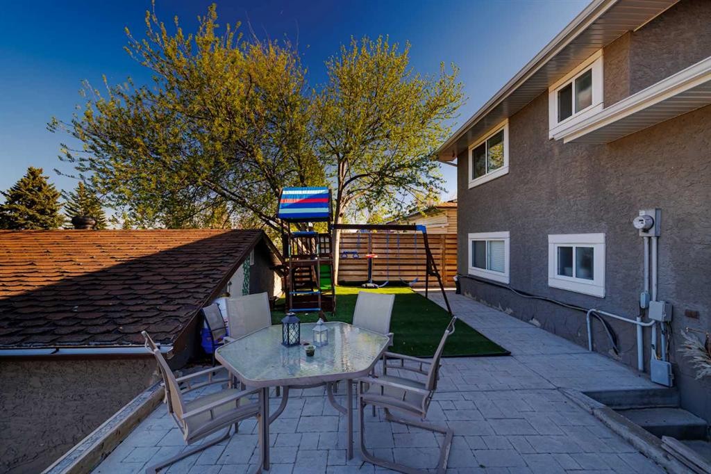 124 Whiteside Crescent Ne, Calgary, AB - Outdoor With Deck Patio Veranda