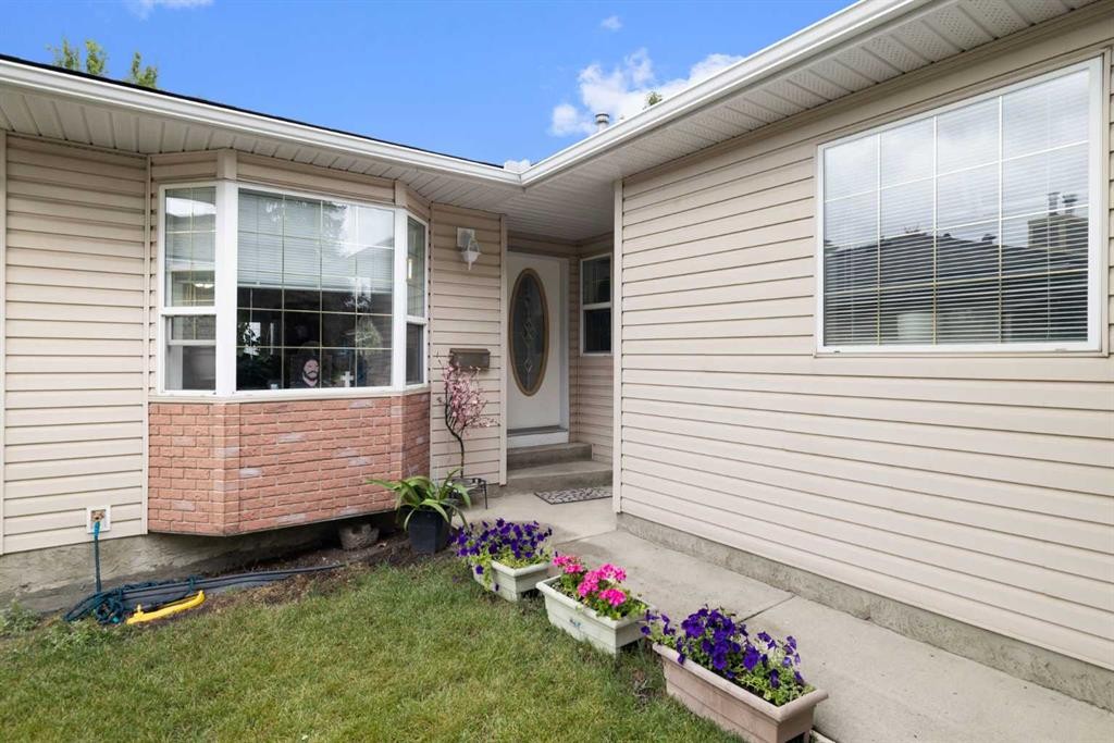 100 Dovista Court Se, Calgary, AB - Outdoor With Exterior