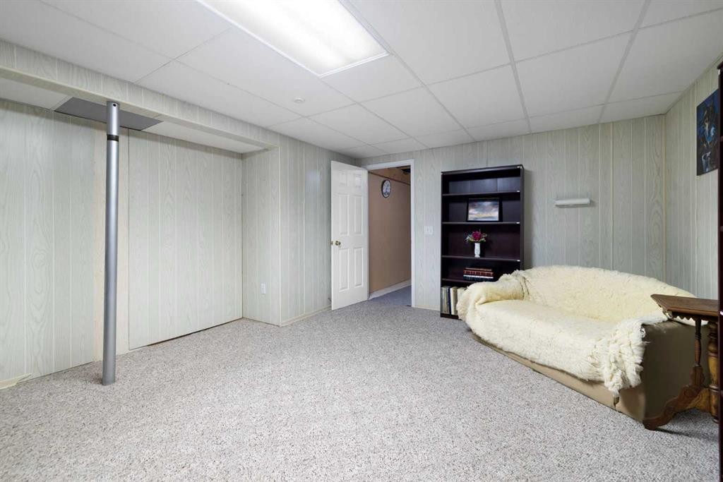 100 Dovista Court Se, Calgary, AB - Indoor