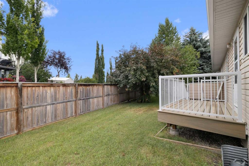 100 Dovista Court Se, Calgary, AB - Outdoor