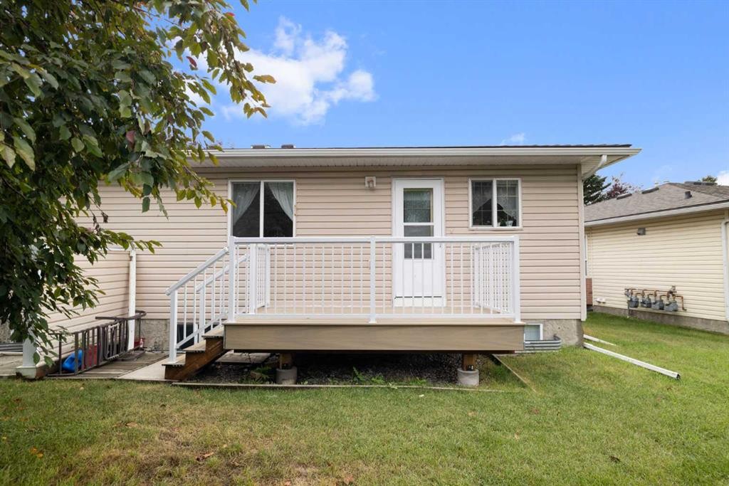 100 Dovista Court Se, Calgary, AB - Outdoor With Deck Patio Veranda With Exterior