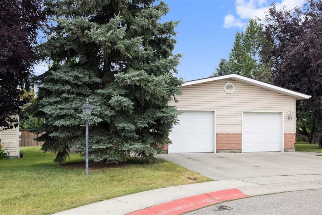 100 Dovista Court Se, Calgary, AB - Outdoor