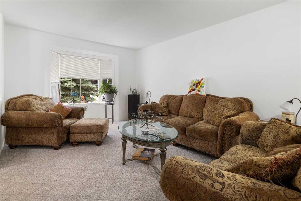 100 Dovista Court Se, Calgary, AB - Indoor Photo Showing Living Room