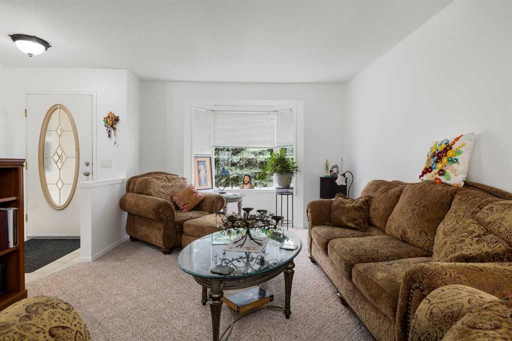 100 Dovista Court Se, Calgary, AB - Indoor Photo Showing Living Room