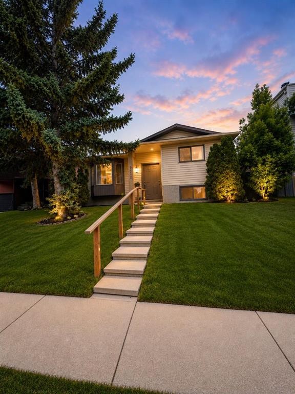 228 Castleridge Drive Ne, Calgary, AB - Outdoor