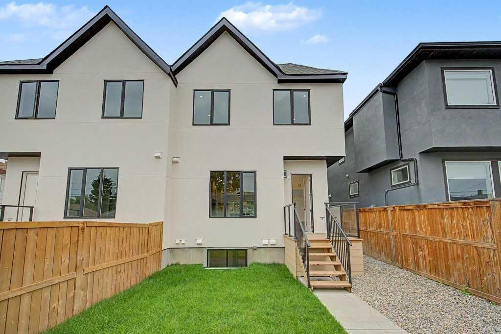 8310 34 Avenue Nw, Calgary, AB - Outdoor