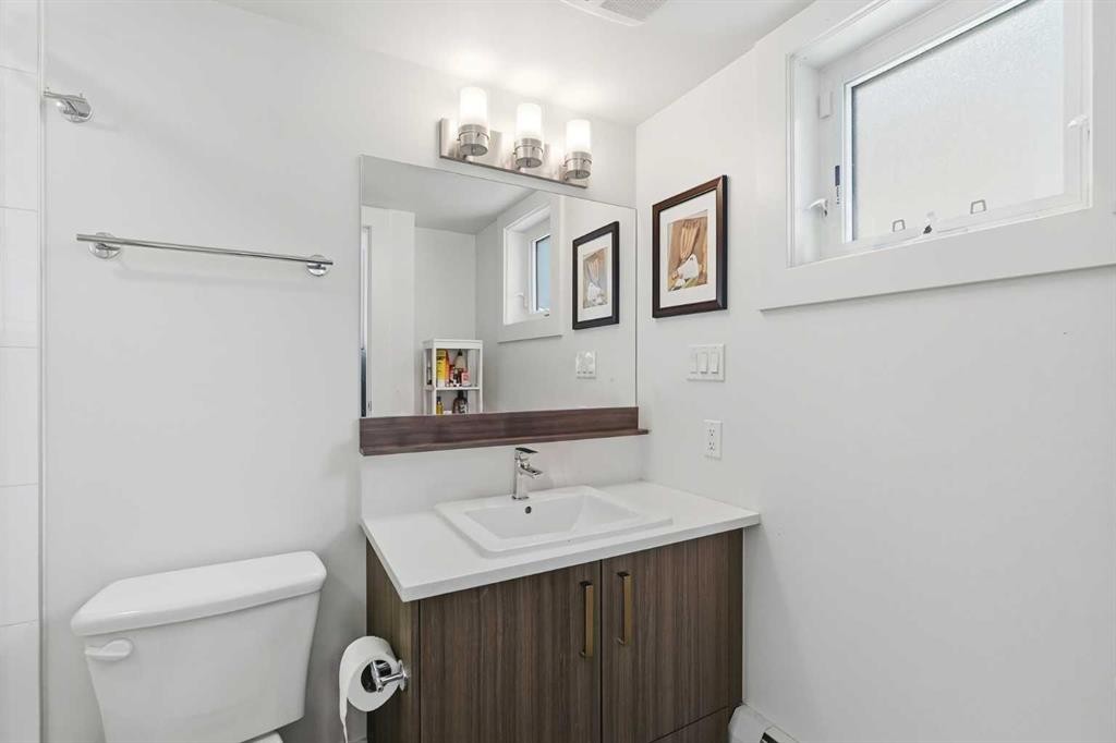 118-510 Edmonton Trail Ne, Calgary, AB - Indoor Photo Showing Bathroom