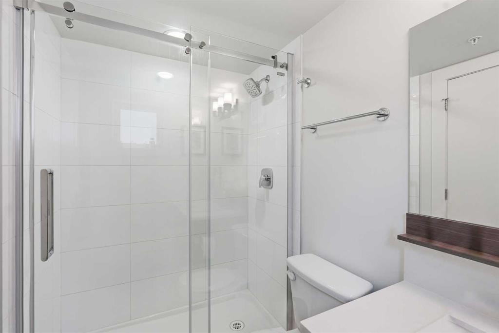 118-510 Edmonton Trail Ne, Calgary, AB - Indoor Photo Showing Bathroom