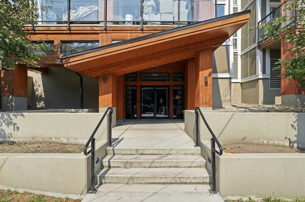 118-510 Edmonton Trail Ne, Calgary, AB - Outdoor