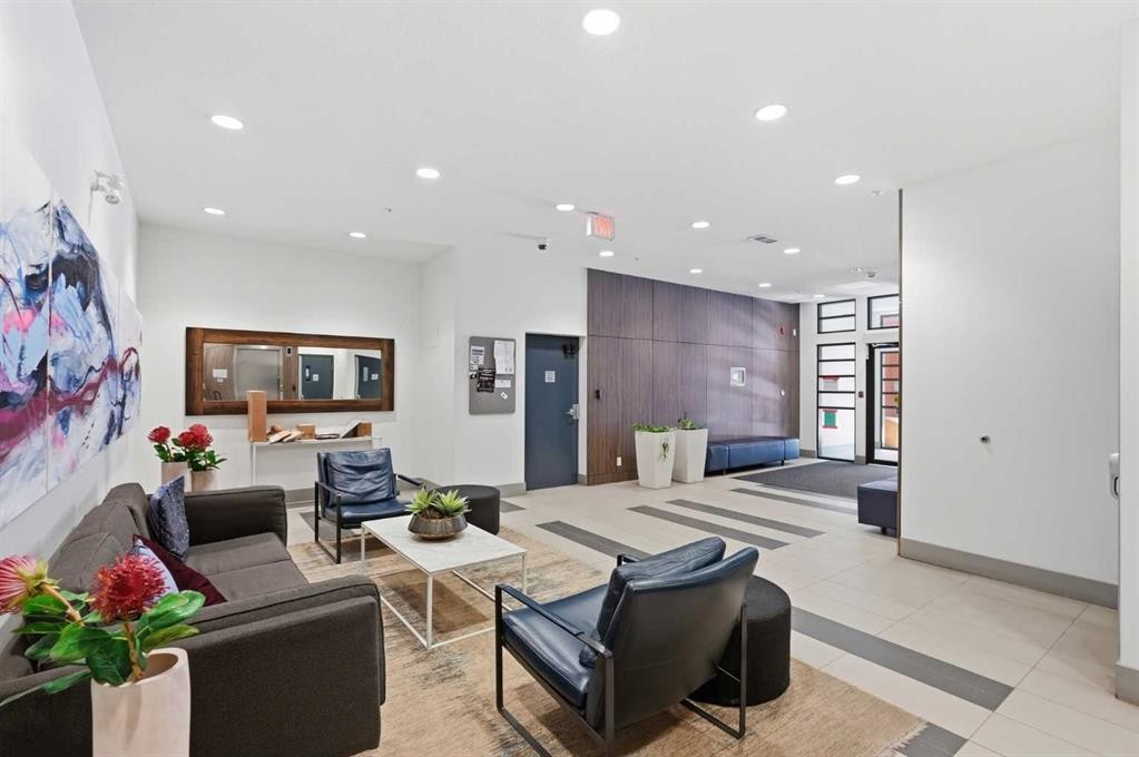 118-510 Edmonton Trail Ne, Calgary, AB - Indoor