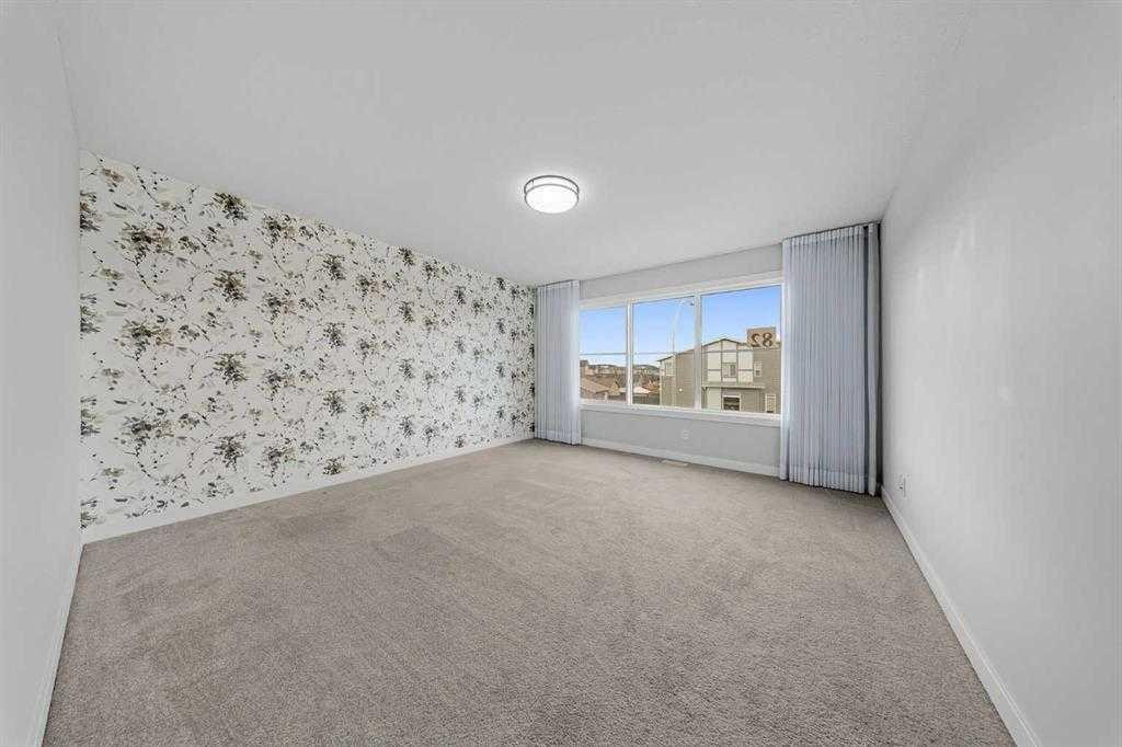 82 Belvedere Green Se, Calgary, AB - Indoor Photo Showing Other Room