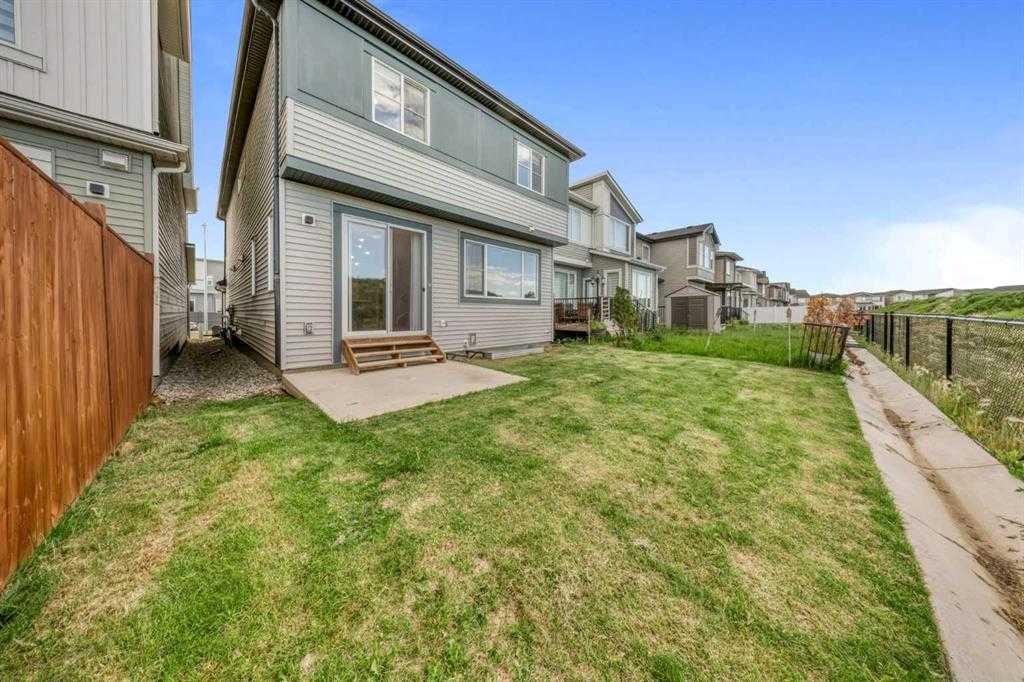 82 Belvedere Green Se, Calgary, AB - Outdoor